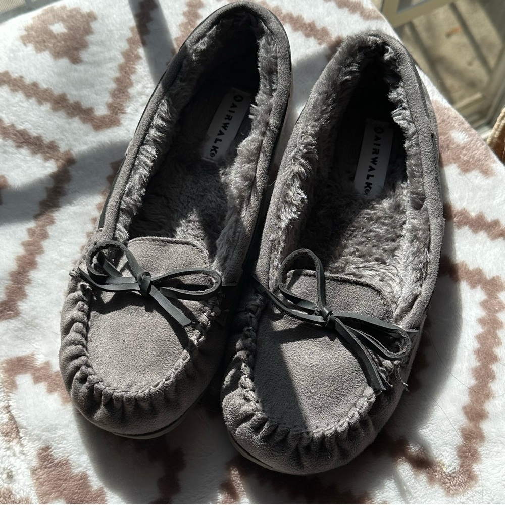 Airwalk Furry Moccasin Slippers Gray Size 8
